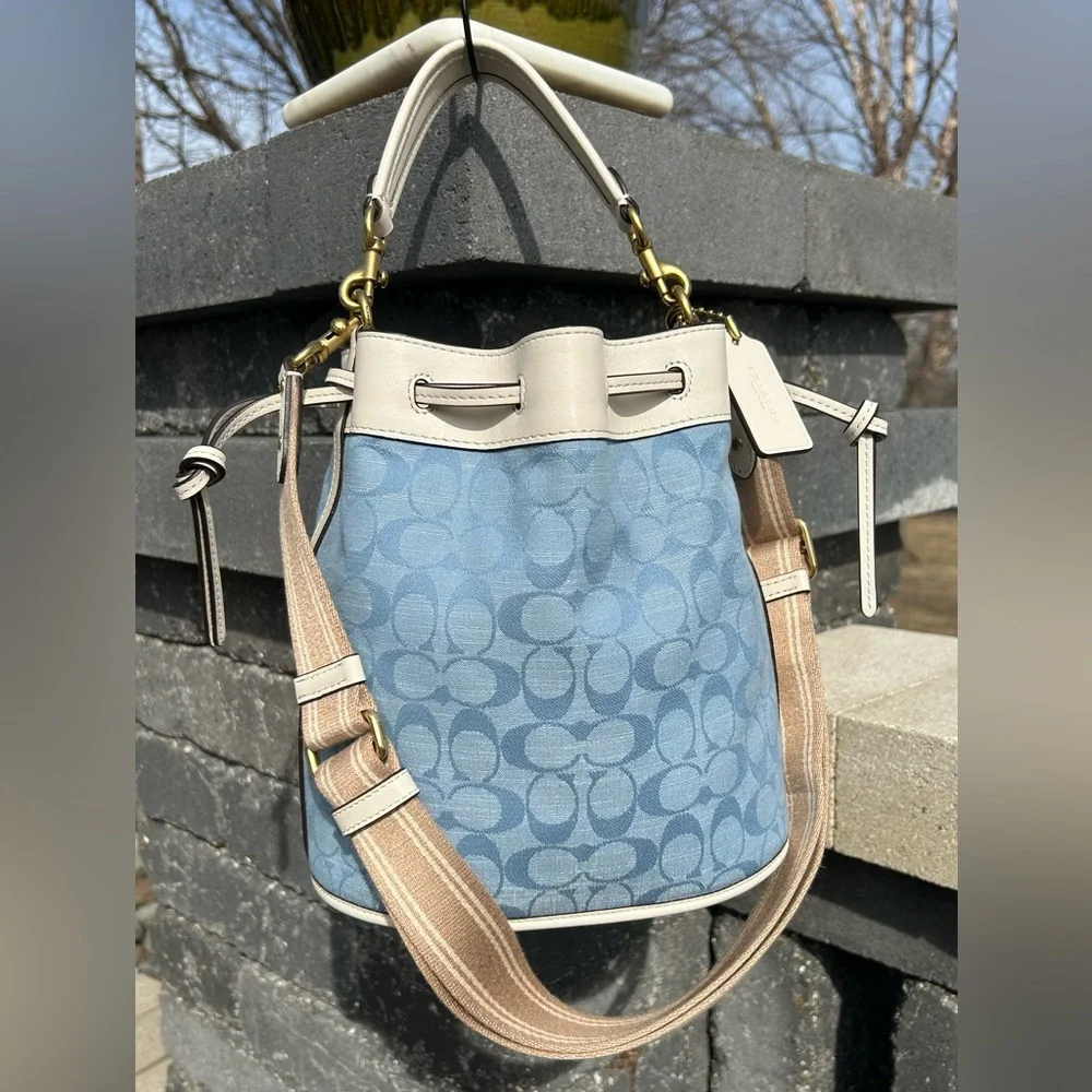 Coach Field Bucket NWOT Signature Chambray Light Denim & Chalk Crossbody Satchel